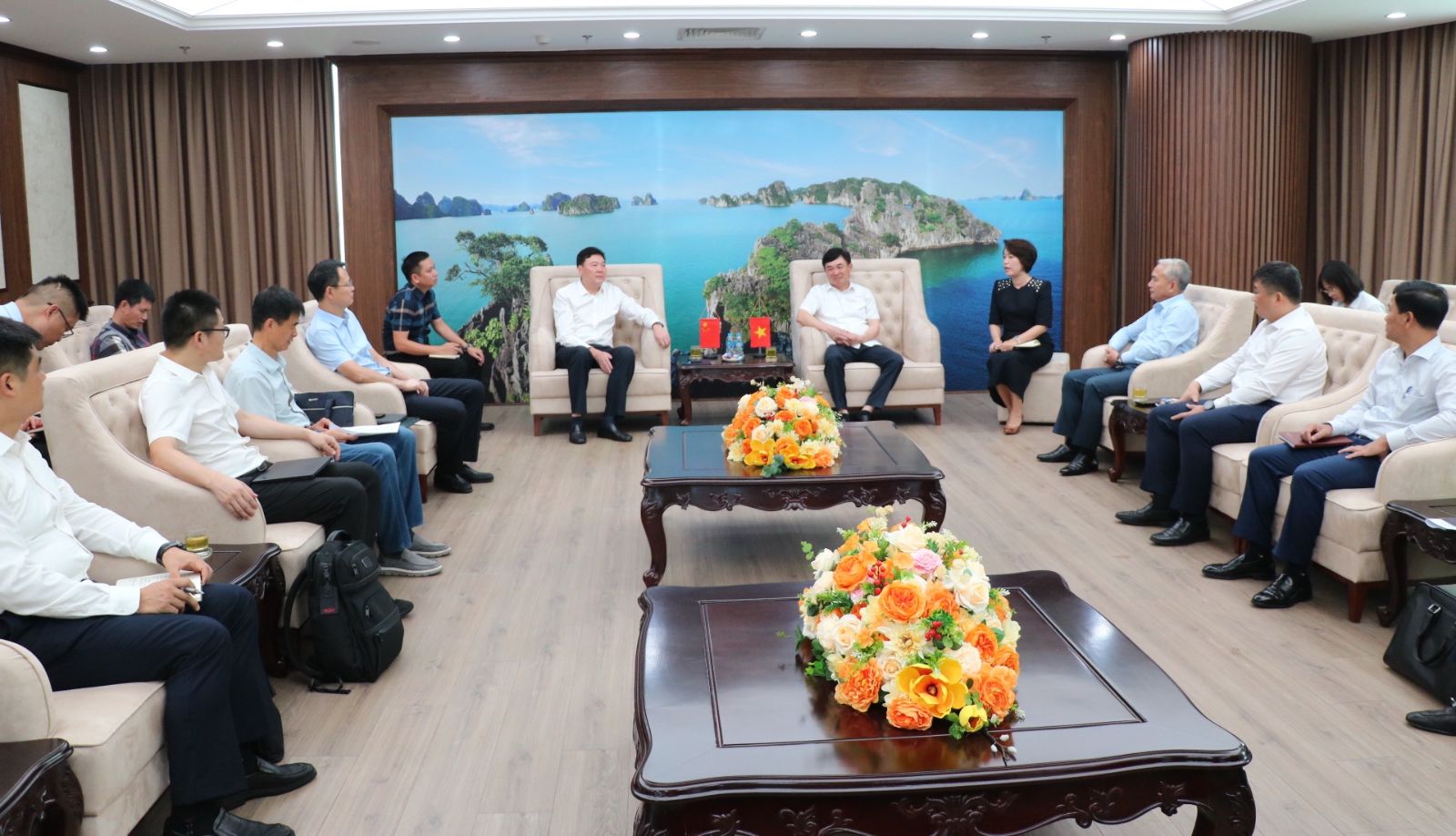Lãnh đạo Tập đoàn làm việc với Tập đoàn Xây dựng số 3 Than Trung Quốc